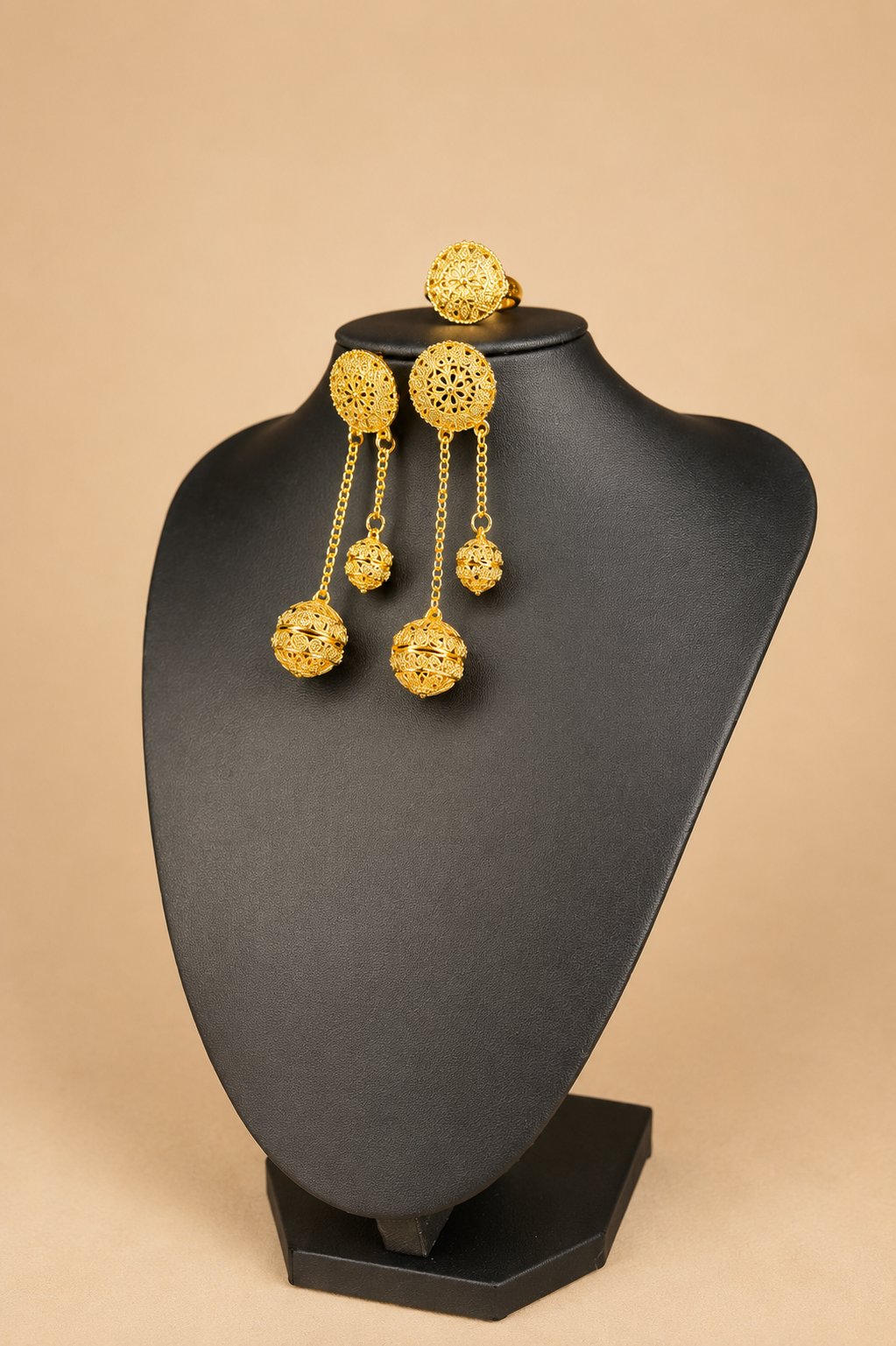 Boucle d’oreille et bague