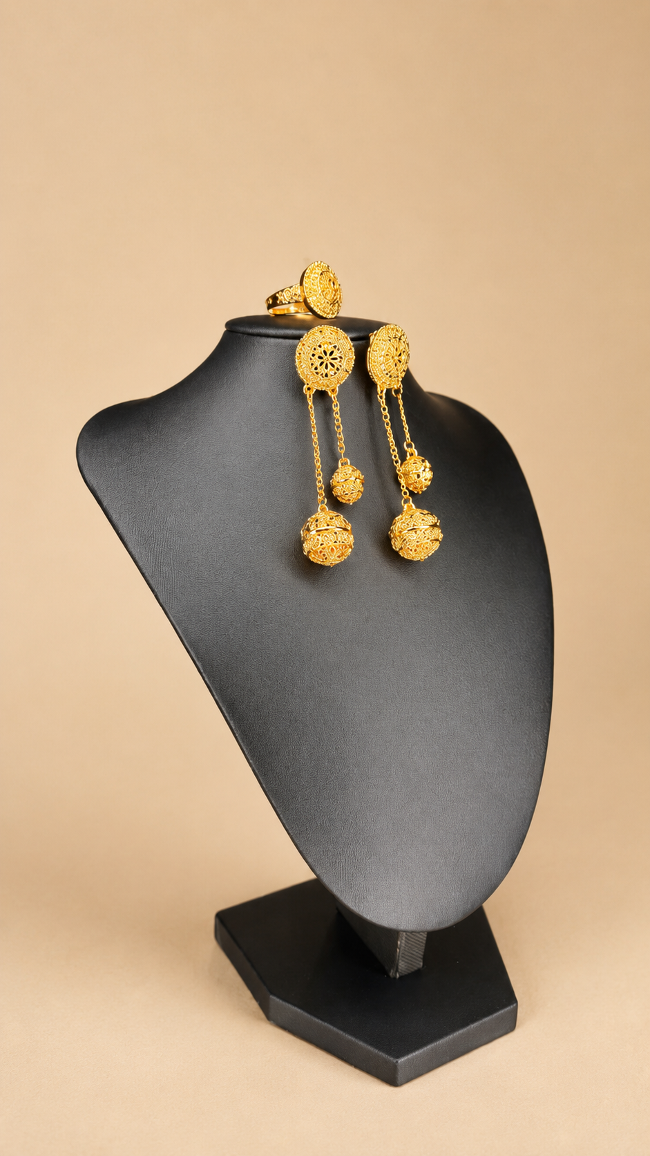 Boucle d’oreille et bague
