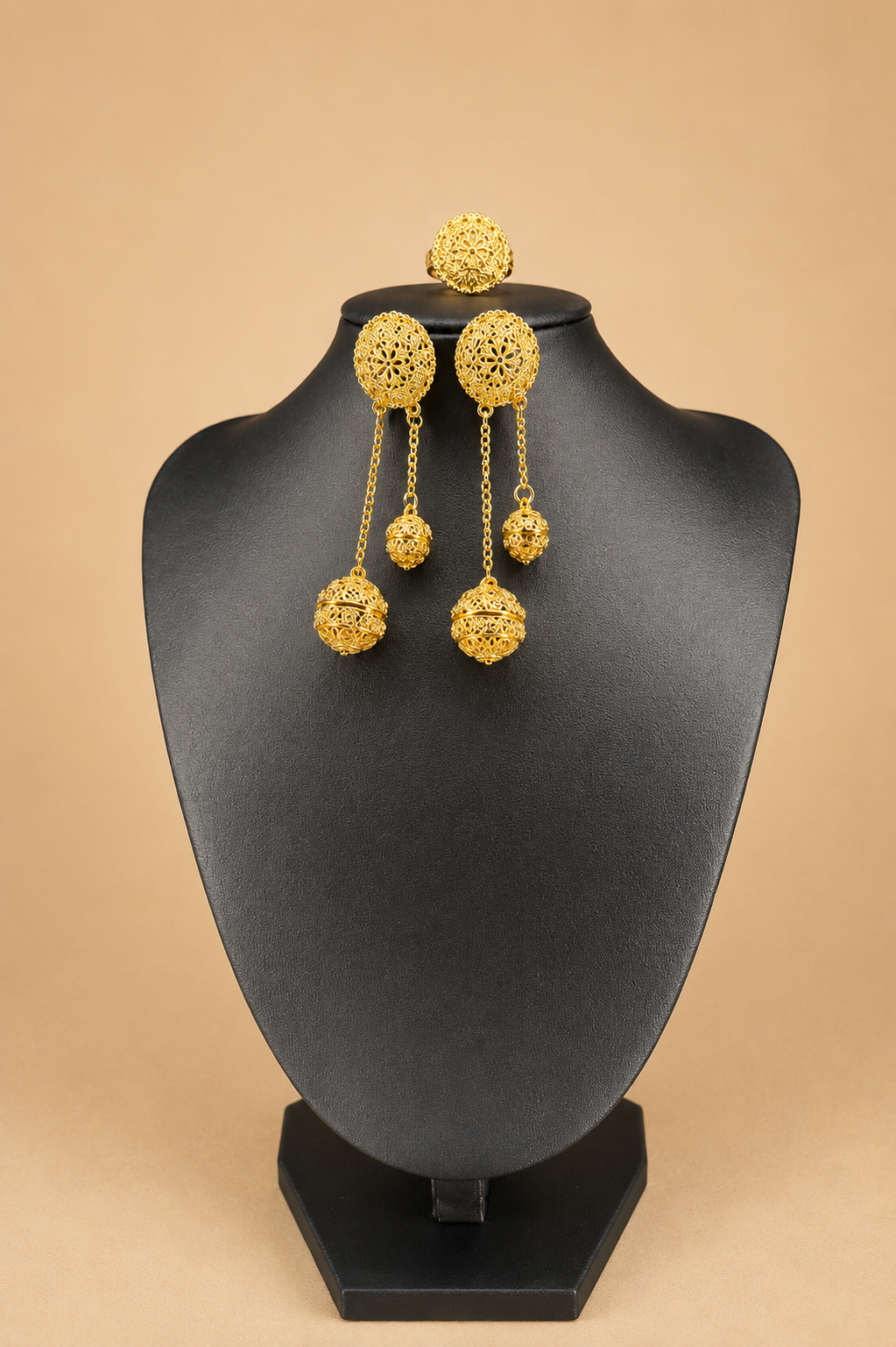 Boucle d’oreille et bague