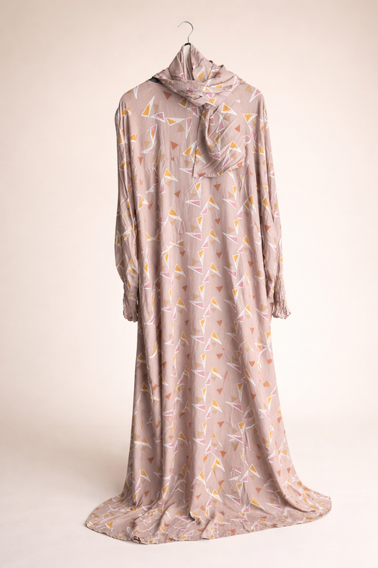 Dampé en robe de prière